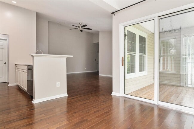 Building Photo - Piney Orchard Condo