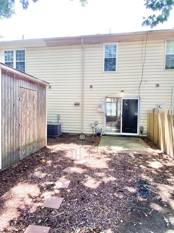 Building Photo - 1055 Still-Harbor Cir