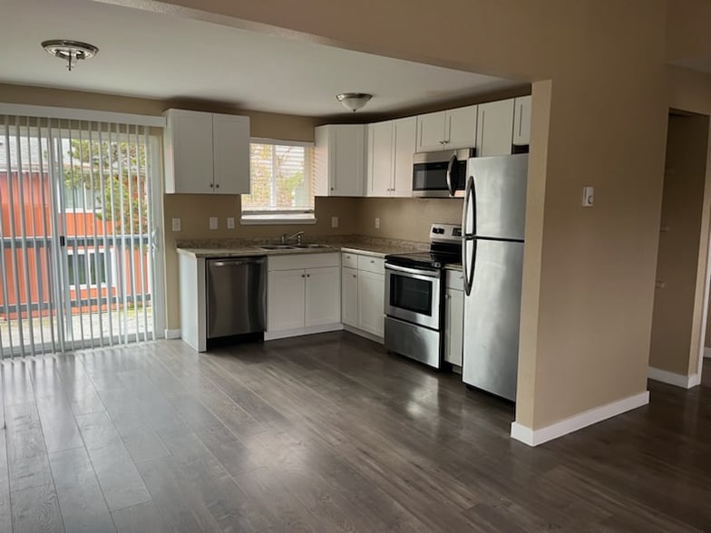 Building Photo - 1013 76 St Ct E