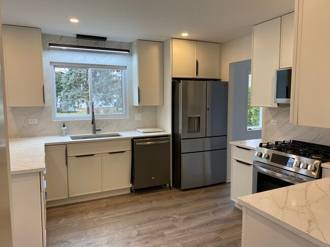 Building Photo - 1346 Leverenz Rd