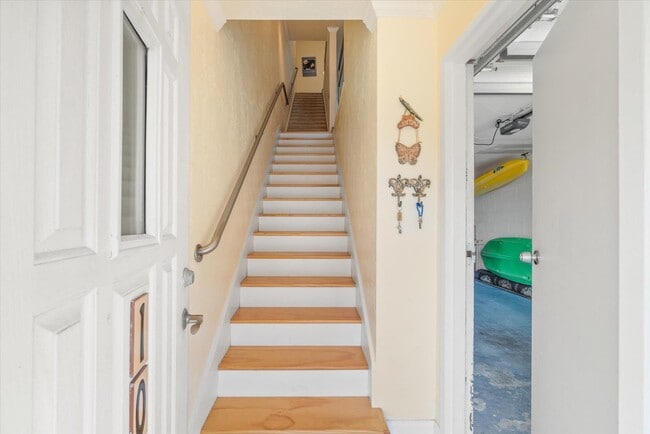 Building Photo - 3385 Coastal Hwy