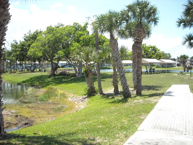 Building Photo - 358 Chatham R