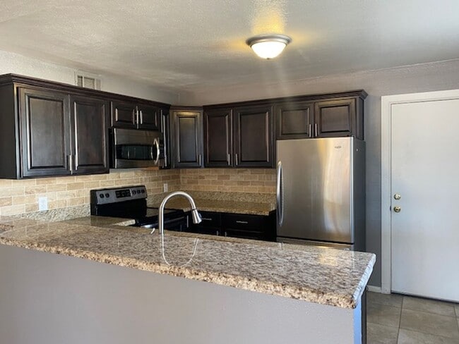 Building Photo - $1,250 For Lease-1 Bedroom-1 Bath Apt in Triplex With Private Yard-Washer & Dryer in Phoenix 85008 !