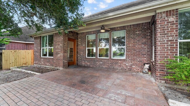 Building Photo - 22626 Fanwick Dr