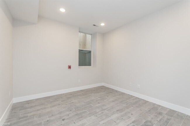 Building Photo - 1306 N Marshall St