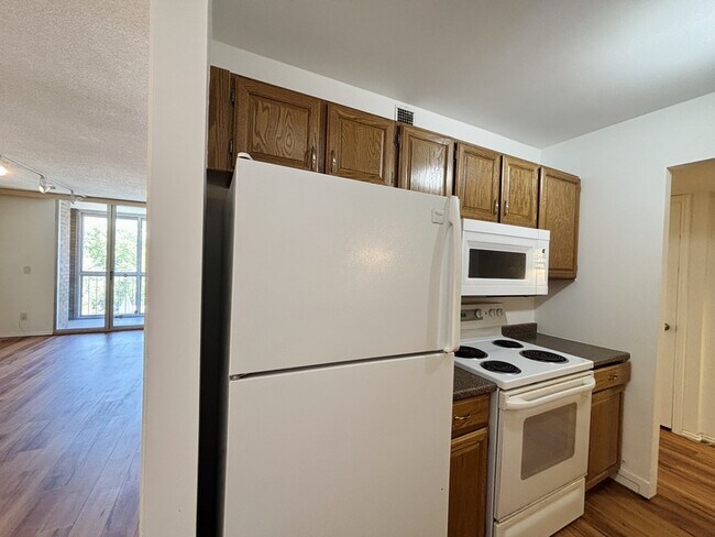 Building Photo - 710 E 200 S