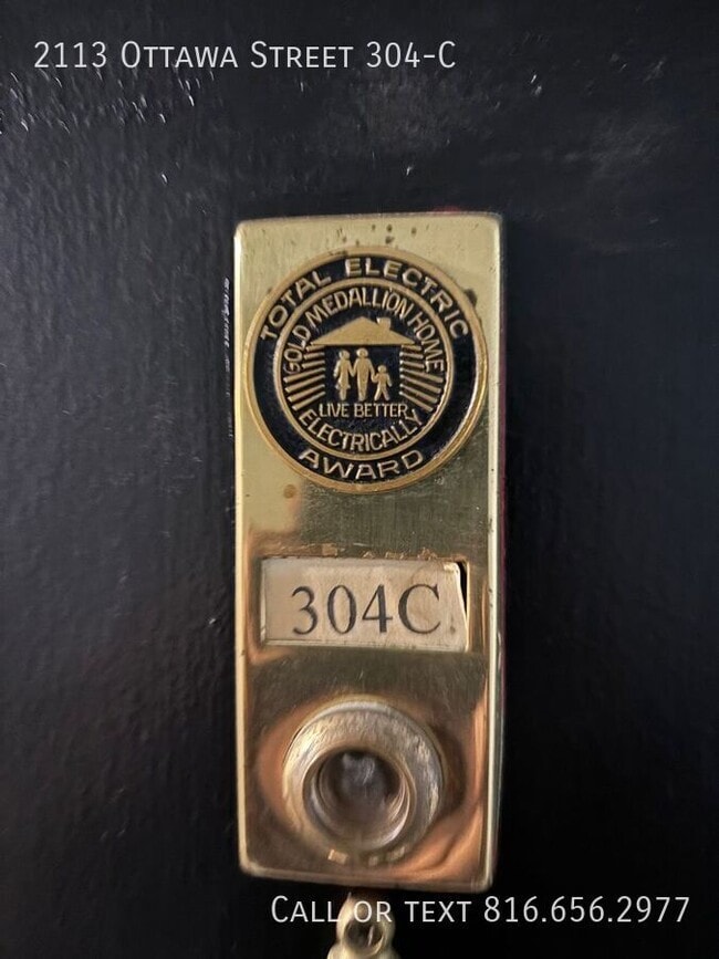 Building Photo - 2113 Ottawa St