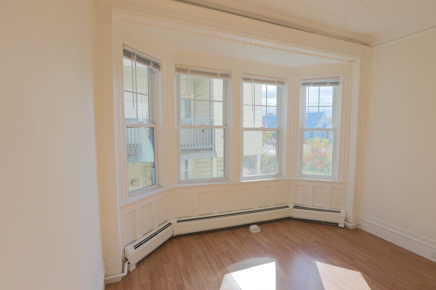 Building Photo - 56 E Spring St