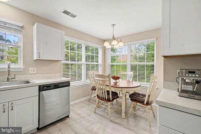 Building Photo - 300G Tall Pines Ct