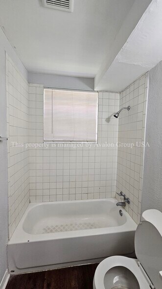 Building Photo - 1459 W 20th St