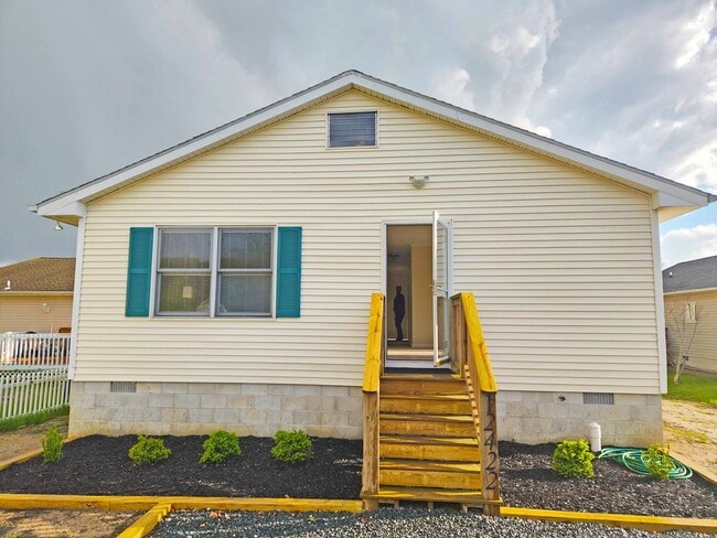 Building Photo - 12422 Kent Rd