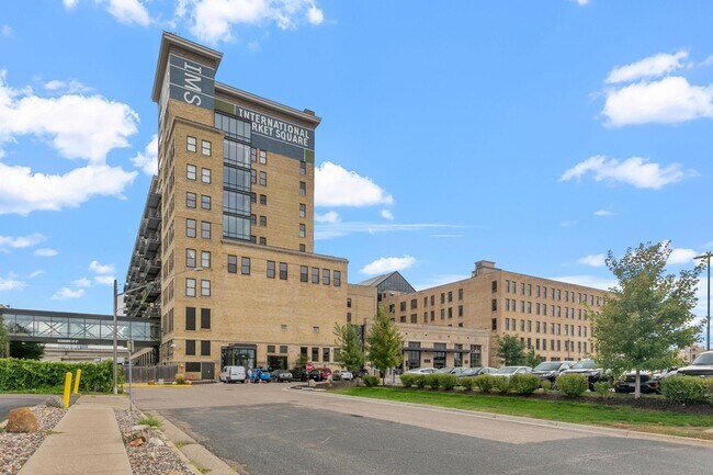 Building Photo - 290 Market St
