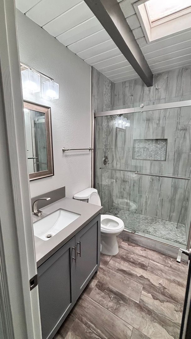 Building Photo - Beautiful 3 Bedroom/2 Bath Single Family H...