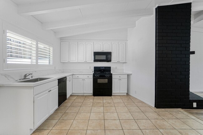 Building Photo - Updated three bed two bath house in Thousand Oaks with attached garage