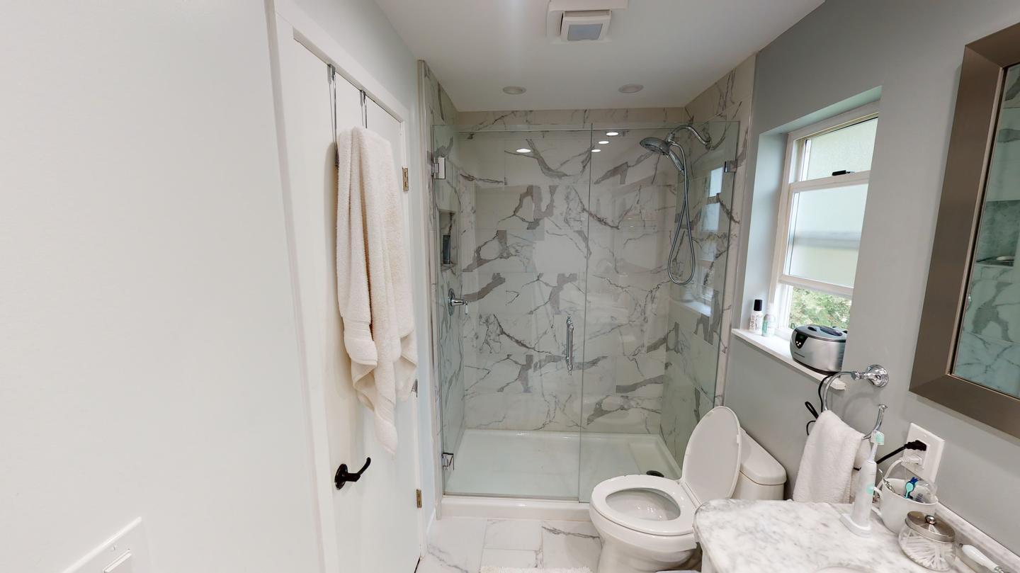 Building Photo - Striking Cedar Park home with easy access ...