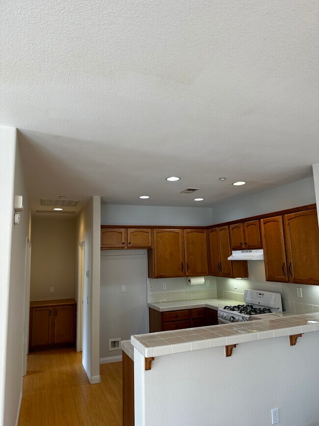 Building Photo - 310 Sunset Way