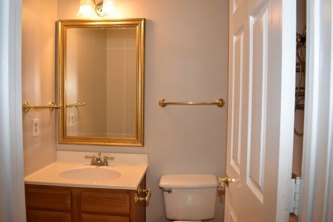 Building Photo - 414 Teal Wood Ln
