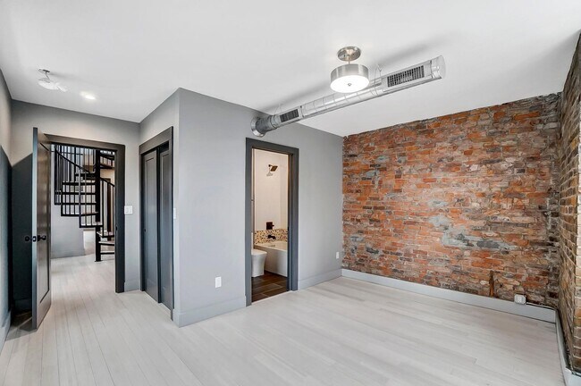 Building Photo - 1534 Republic St