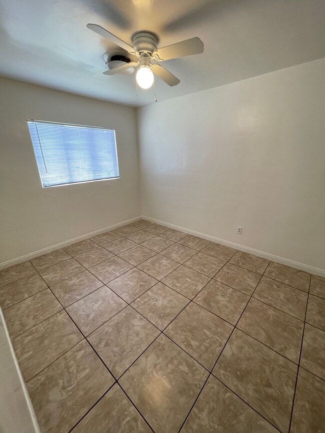 Building Photo - 803 Knotts St