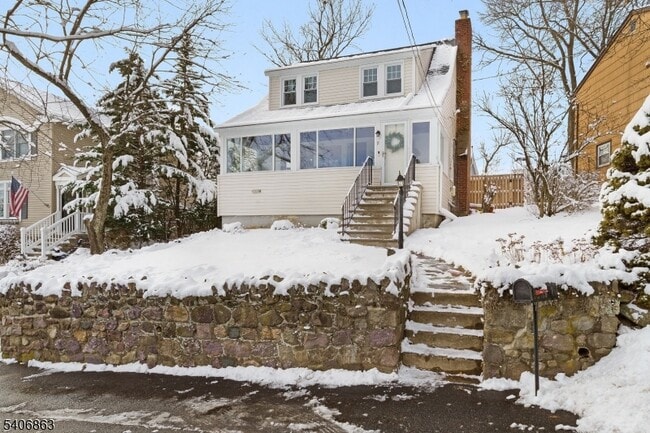 Building Photo - 11 Longview Trail E