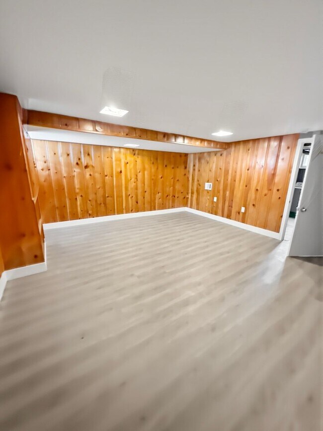 Building Photo - Spacious Dundalk Home with Finished Basement & Fireplace