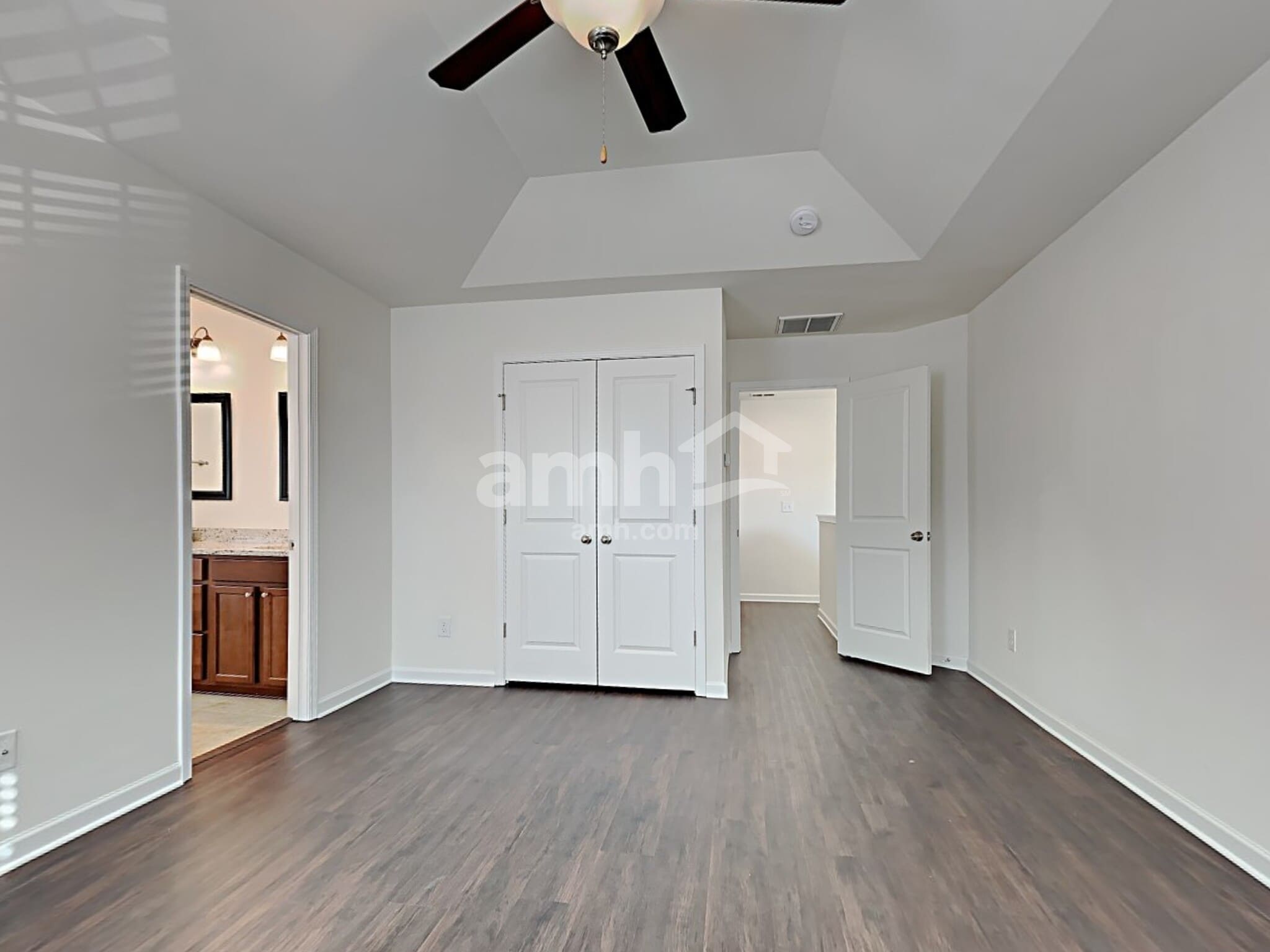 Building Photo - 140 Longford Dr