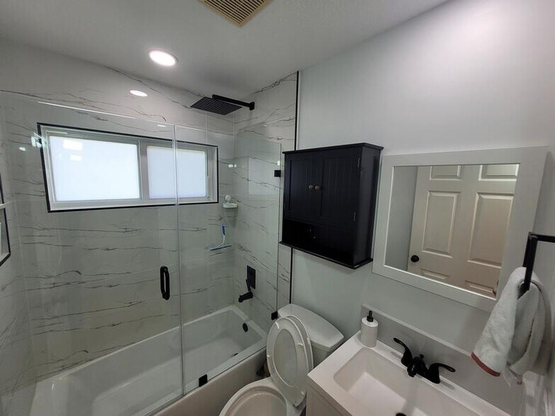 Building Photo - 10674 Oak Bend Way