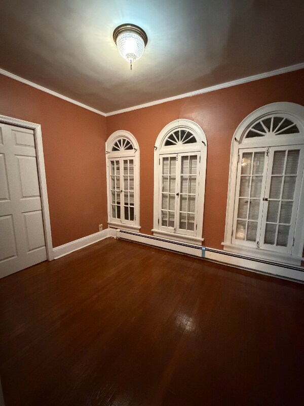 Building Photo - 715 Western Ave