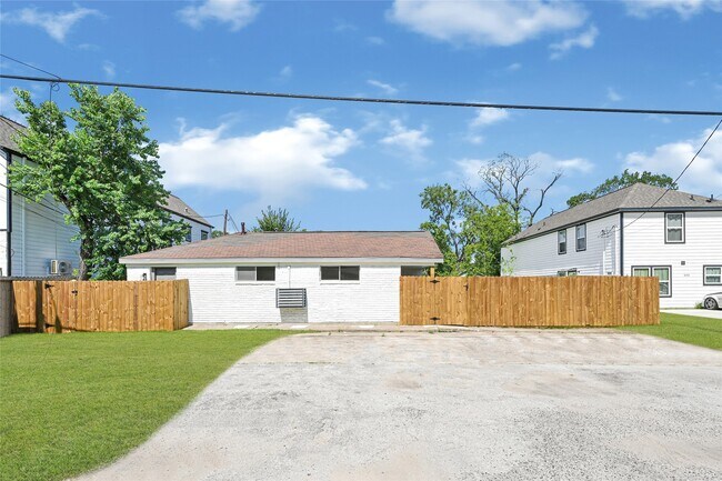Building Photo - 8701 Bertwood St