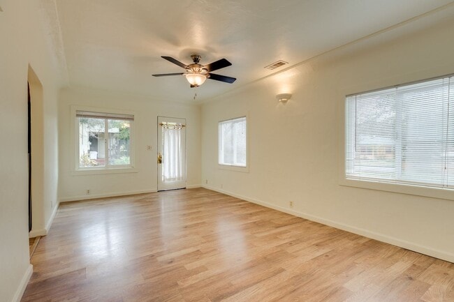 Building Photo - Charming 3 Bed 2 Bath Home in Chico!