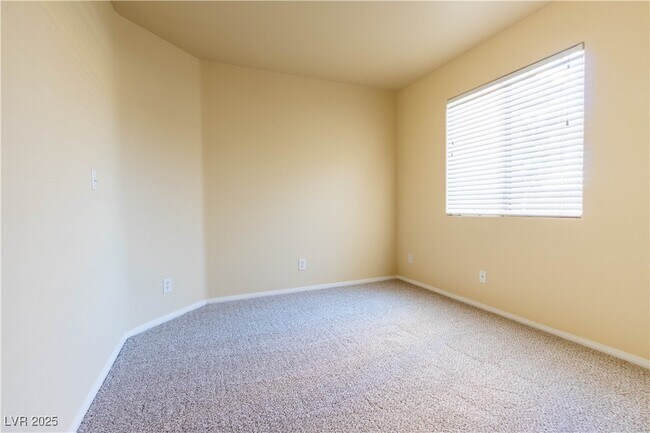 Building Photo - 4633 Califa Dr