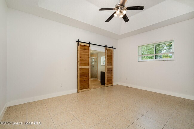 Building Photo - 2415 Grassmere Dr