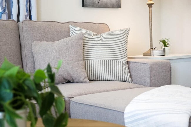 Building Photo - 415 Short St