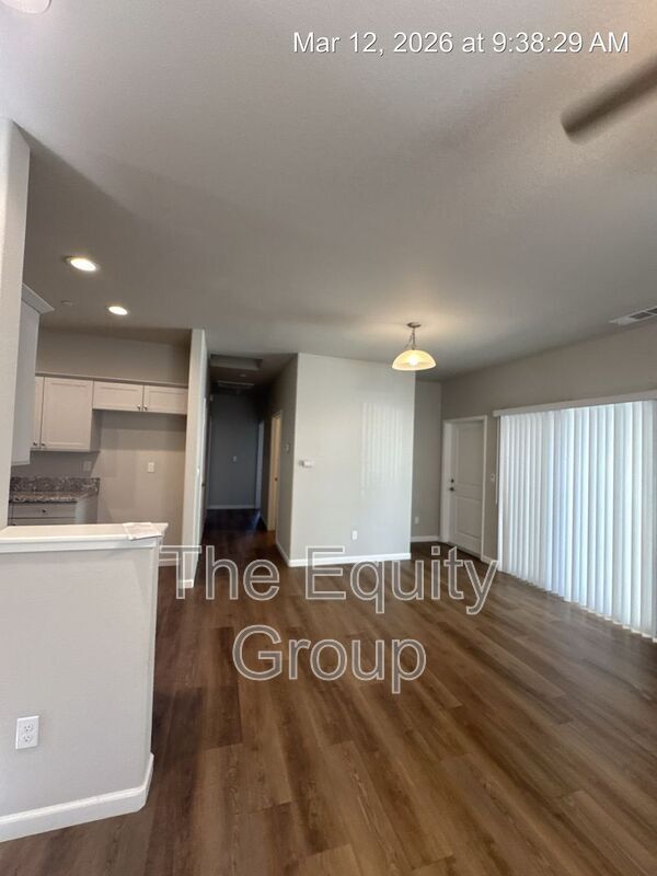 Building Photo - 518 S Summit St