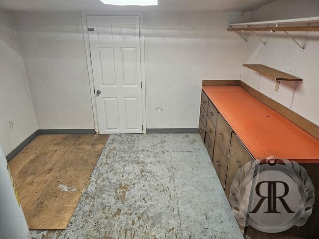 Building Photo - 2 Bedroom 1 Bathroom Home