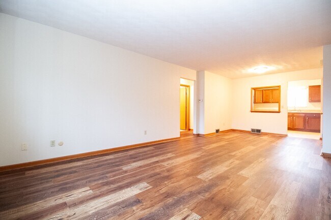 Building Photo - 2962 Carskaddon Ave