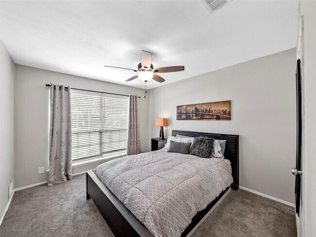 Building Photo - 709 Thoreau Ln