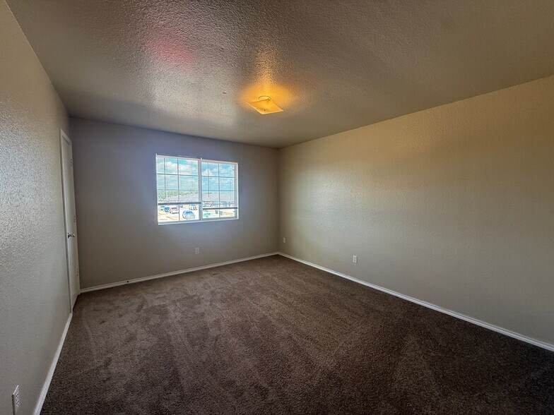 Building Photo - 4000 Doraine Ct