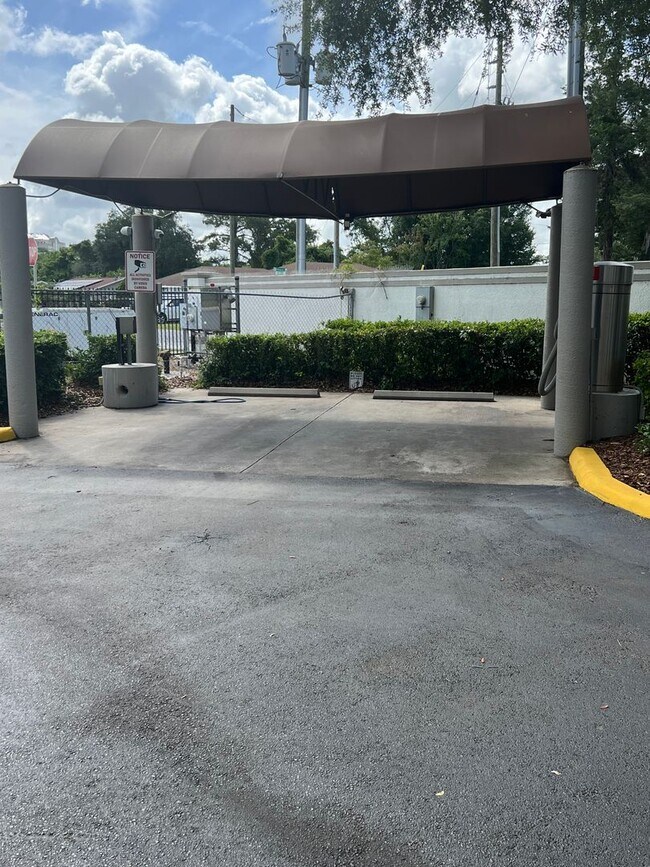 Building Photo - Maitland Area 2/2 Condo with Water View