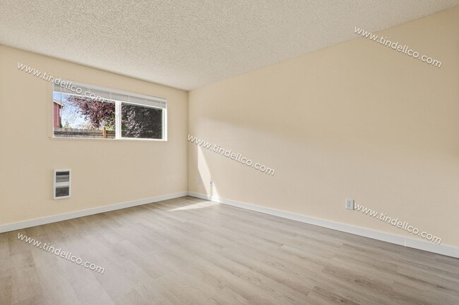 Building Photo - 237-05