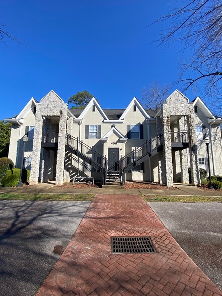Primary Photo - Hillcrest Apartments