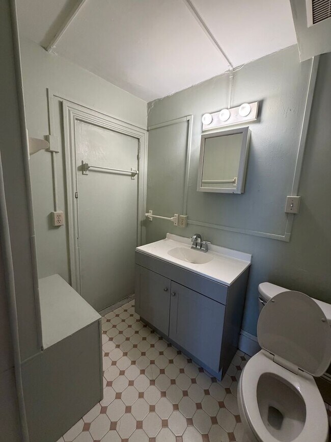 Building Photo - 49 N Main St