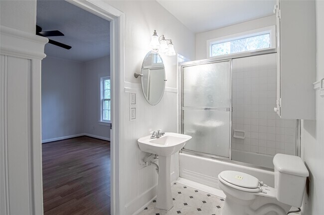 Building Photo - 3141 Old Houston Rd