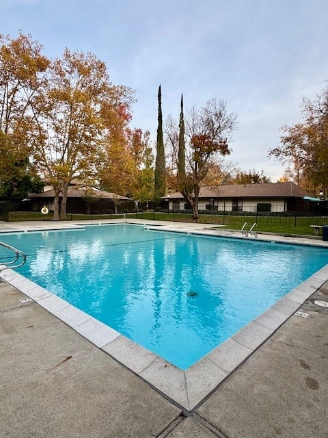 Building Photo - 5434 Roundtree Ct