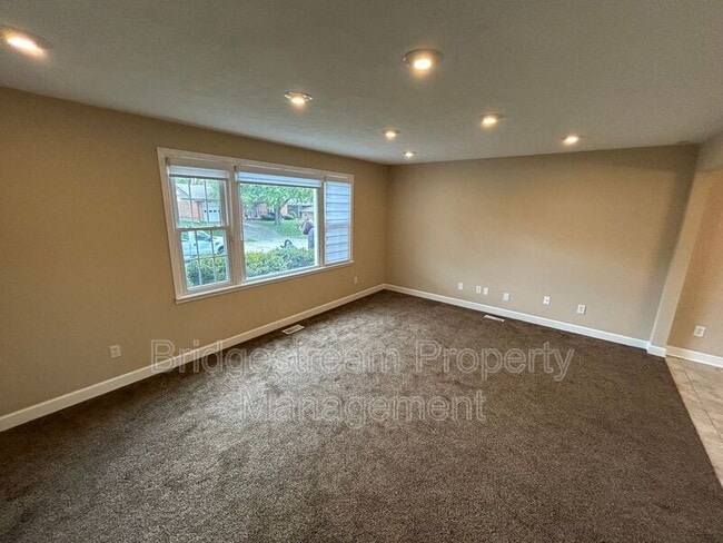 Building Photo - 1567 Burchwood Dr