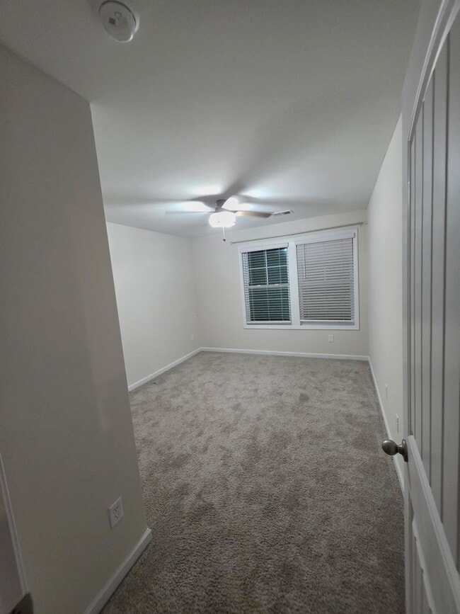 Building Photo - 335 Niblick Dr