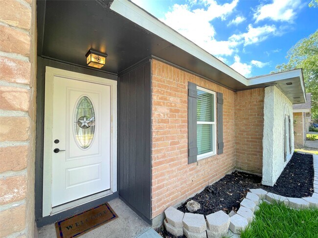 Building Photo - 10015 Old Towne Ln