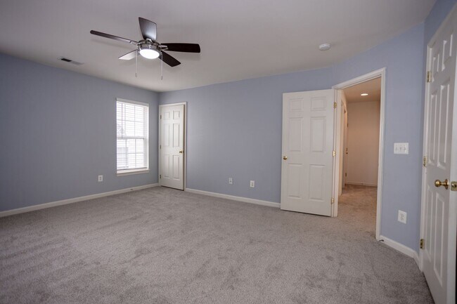 Building Photo - Spacious & Bright Home in Parks of Piedmon...
