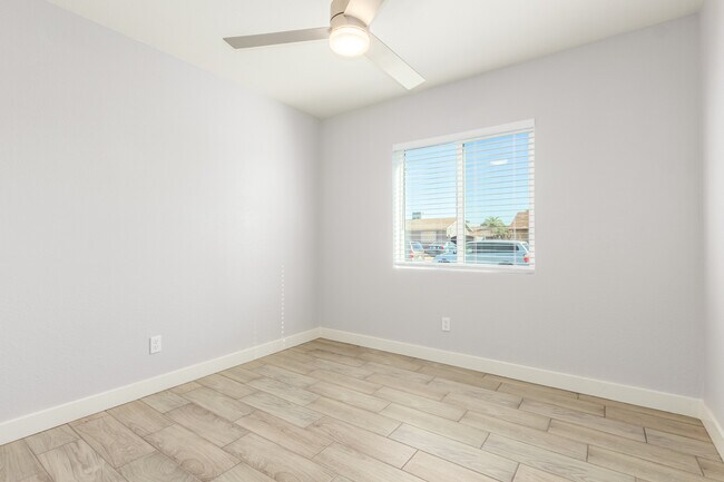 Building Photo - 4302 N 80th Ln