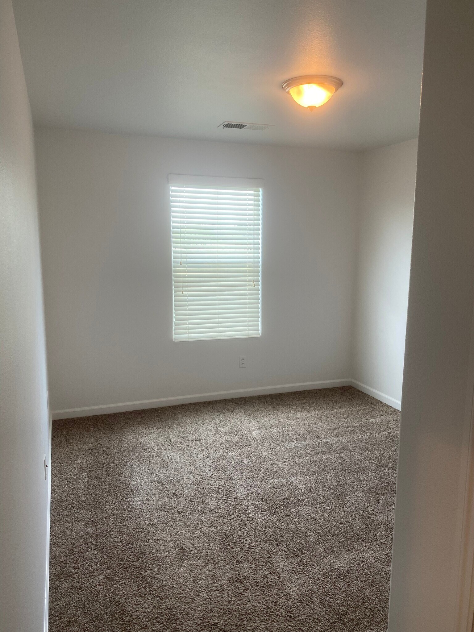 Building Photo - 7045 N Harmony Dr